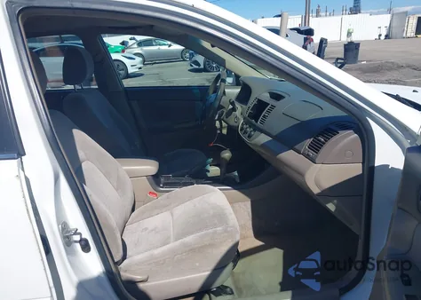 2004 Toyota Camry Le z USA, uszkodzony, nr VIN 4T1BE32K24U372654